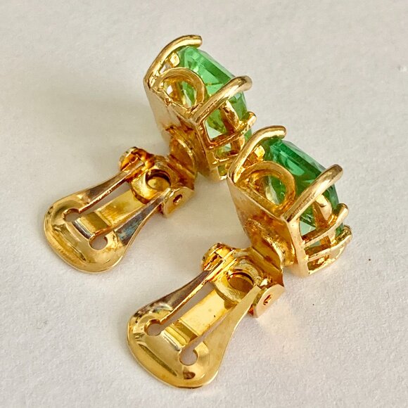 Vintage Green Glass Clip On Earrings Jeweled Cut Gold Plated Huggie 70's USA - Picture 5 of 10